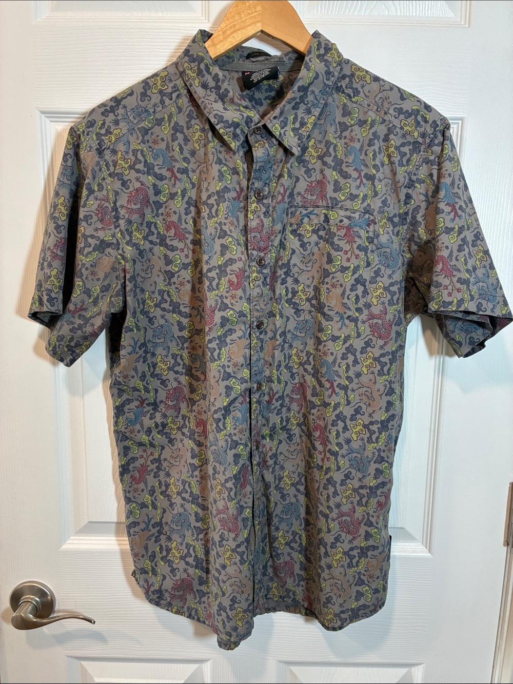 Sherpa Adventure Gear Shirt - Gray with Dragons